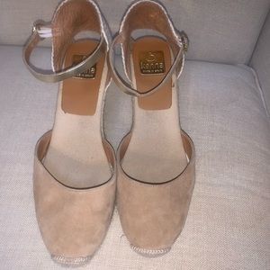 Kanna Espadrilles Tan vegan suede leather closed toe Wedge Sandals Sz 40